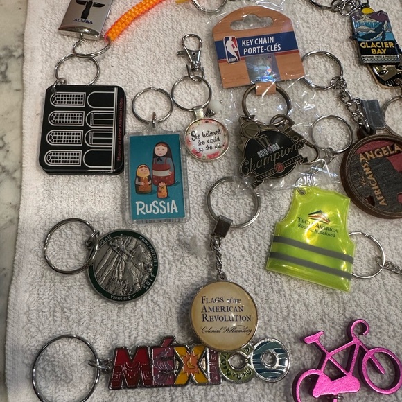Assorted Keychain Collection - Picture 5 of 7